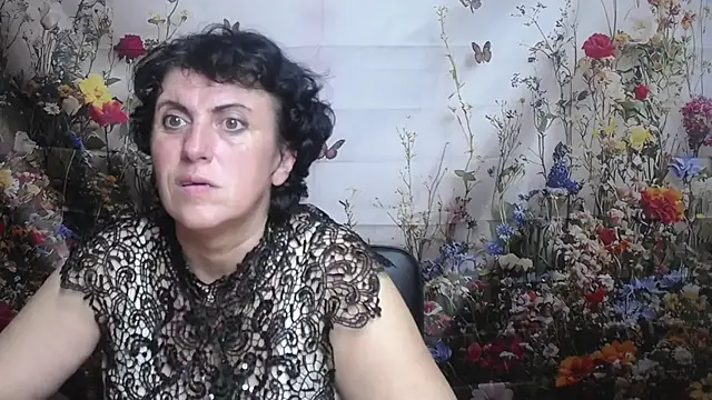 LuciaMii online show from September 17, 2025, 5:03 pm