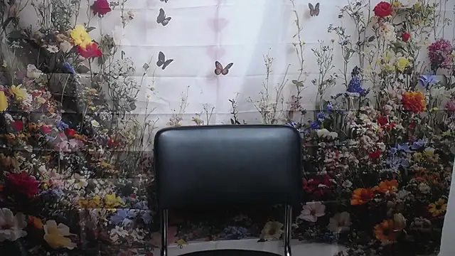 LuciaMii online show from September 27, 2025, 5:01 am