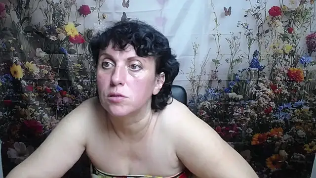 LuciaMii online show from October 6, 2025, 4:59 pm