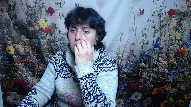 LuciaMii online show from October 15, 2025, 5:13 pm