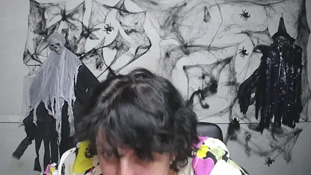 LuciaMii online show from November 15, 2025, 6:15 pm