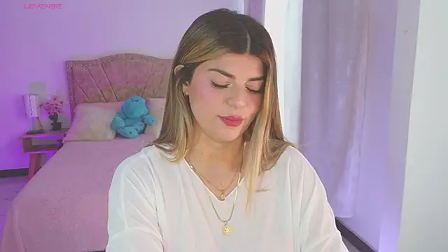 Snapshot of Thamy_stark chatting on February 25, 2025, 4:31 pm Thamy stark online show from February 25, 2025, 4:31 pm