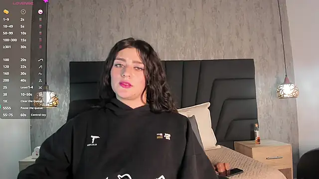 Snapshot of SARA_STONE17 chatting on February 17, 2025, 5:53 pm SARA STONE17 online show from February 17, 2025, 5:53 pm