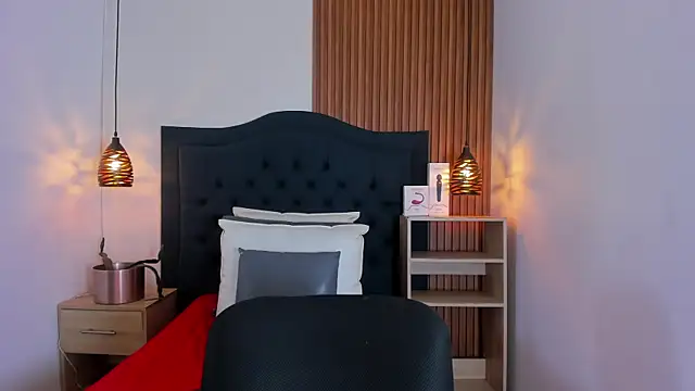 Snapshot of SARA_STONE17 chatting on September 29, 2025, 11:37 am SARA STONE17 online show from September 29, 2025, 11:37 am