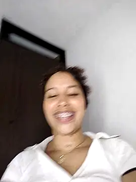 Snapshot of MarieLeon chatting on February 28, 2025, 1:05 am MarieLeon online show from February 28, 2025, 1:05 am