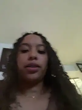 Snapshot of MarieLeon chatting on October 3, 2025, 9:45 pm MarieLeon online show from October 3, 2025, 9:45 pm