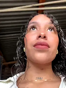 Snapshot of MarieLeon chatting on December 14, 2025, 8:13 pm MarieLeon online show from December 14, 2025, 8:13 pm