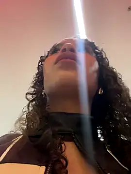 Snapshot of MarieLeon chatting on December 16, 2025, 8:47 pm MarieLeon online show from December 16, 2025, 8:47 pm