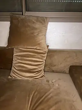 RachaCharmouta online show from January 11, 2025, 1:22 pm