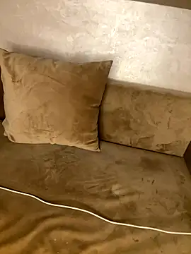 RachaCharmouta online show from November 21, 2025, 9:35 pm