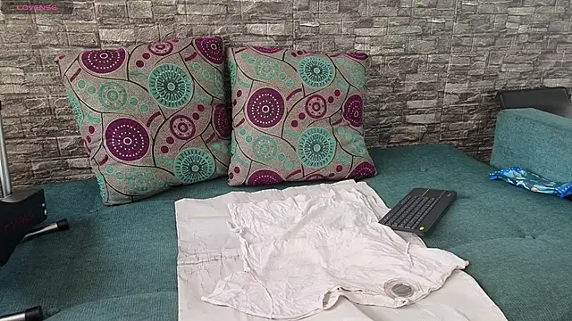 anellejones online show from February 11, 2026, 8:14 pm