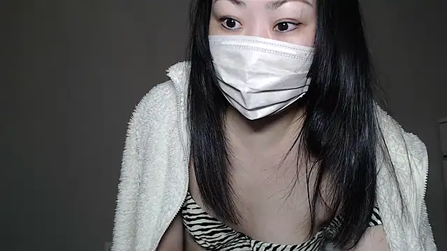 Snapshot of Hika-Channel chatting on February 3, 2025, 7:10 pm Hika-Channel online show from February 3, 2025, 7:10 pm