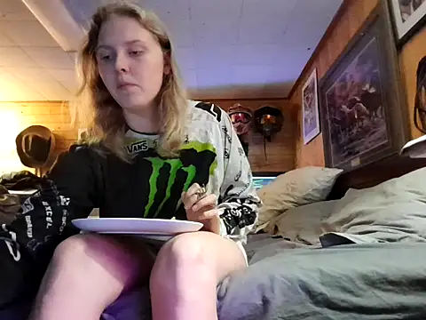 Ryan and Aurora online show from April 17, 2026, 10:35 pm