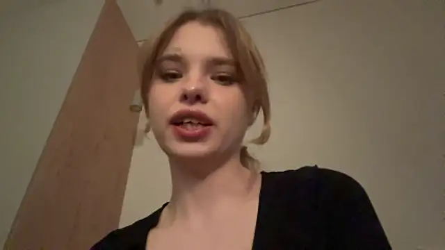 MisssLola online show from April 9, 2026, 5:07 pm