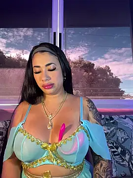 kiim taaylor online show from October 24, 2025, 1:07 pm