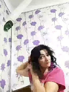 SweetLeila40 online show from February 3, 2025, 7:31 pm