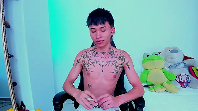 juniior 2311  online show from October 30, 2025, 7:14 pm