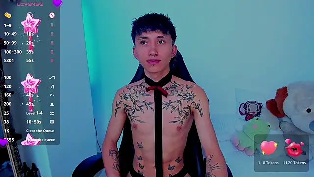 juniior 2311  online show from November 8, 2025, 2:50 pm