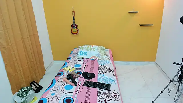 evaleribigtits18 online show from January 12, 2025, 1:53 am