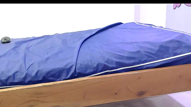 evaleribigtits18 online show from November 15, 2025, 7:10 pm