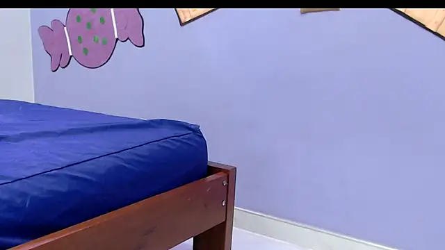 evaleribigtits18 online show from November 27, 2025, 7:05 pm