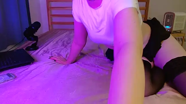 gothgirleden online show from July 16, 2026, 5:19 pm