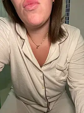 lilylush24 online show from February 26, 2025, 5:17 pm