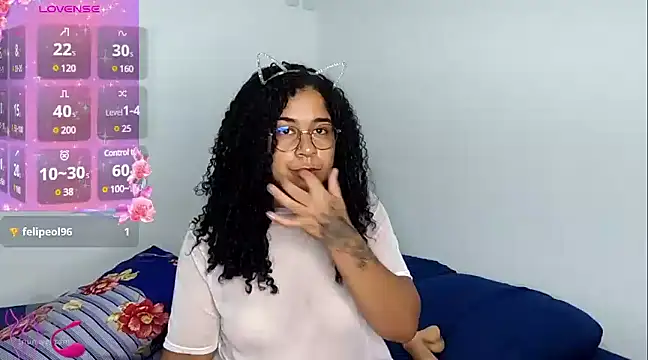 VitoriaFernandes online show from February 1, 2025, 1:12 am