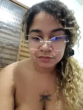 VitoriaFernandes online show from September 11, 2025, 2:33 am