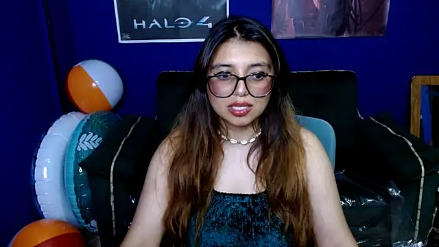 X CHERRY XX online show from December 4, 2024, 10:51 pm
