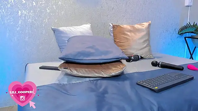 lilicooper  online show from February 4, 2025, 2:39 am