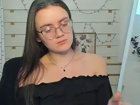 Josephine jo online show from November 18, 2025, 10:36 pm