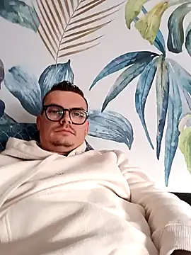 GLouglou19 online show from September 13, 2025, 3:56 pm