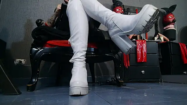 LusstCruella online show from February 13, 2025, 5:11 pm