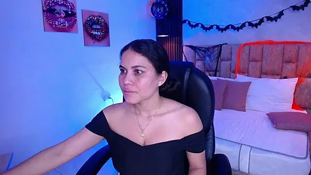 natasha  jackson online show from October 26, 2025, 2:01 pm