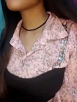 Sreya213 online show from January 3, 2025, 7:18 pm