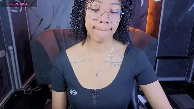 Snapshot of Violeth_b chatting on February 10, 2026, 12:53 pm Violeth b online show from February 10, 2026, 12:53 pm