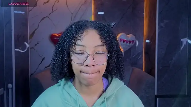 Snapshot of Violeth_b chatting on February 11, 2026, 12:54 pm Violeth b online show from February 11, 2026, 12:54 pm