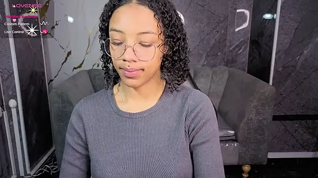 Snapshot of Violeth_b chatting on February 21, 2026, 12:50 pm Violeth b online show from February 21, 2026, 12:50 pm