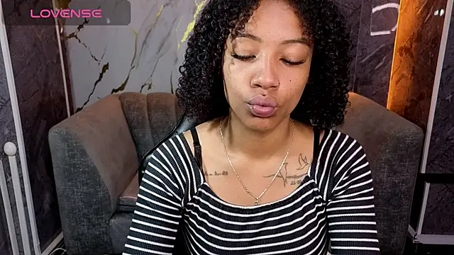 Snapshot of Violeth_b chatting on February 28, 2026, 1:01 pm Violeth b online show from February 28, 2026, 1:01 pm