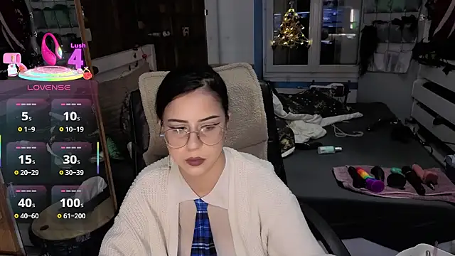 LisandreLaVenale online show from December 4, 2025, 9:45 pm