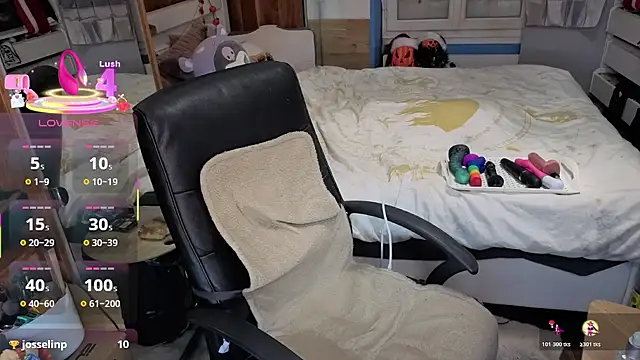 LisandreLaVenale online show from December 14, 2025, 9:52 pm