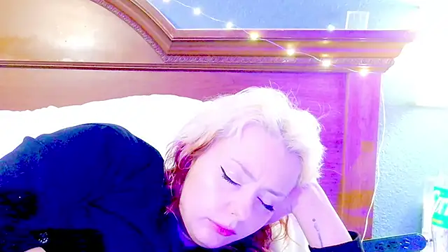 Snapshot of SkarlettRose96 chatting on April 23, 2026, 12:45 am SkarlettRose96 online show from April 23, 2026, 12:45 am