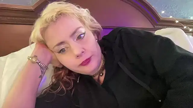 Snapshot of SkarlettRose96 chatting on April 23, 2026, 7:49 pm SkarlettRose96 online show from April 23, 2026, 7:49 pm