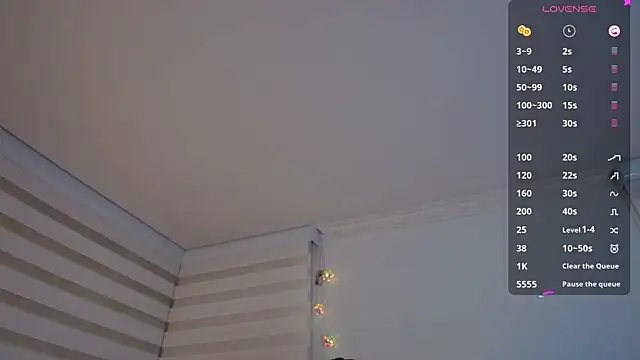 venusleroy  online show from December 19, 2025, 1:01 am