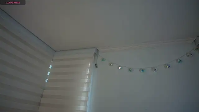 venusleroy  online show from April 16, 2026, 10:45 pm