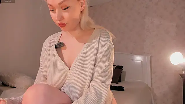 Allena moan online show from April 26, 2026, 12:03 pm