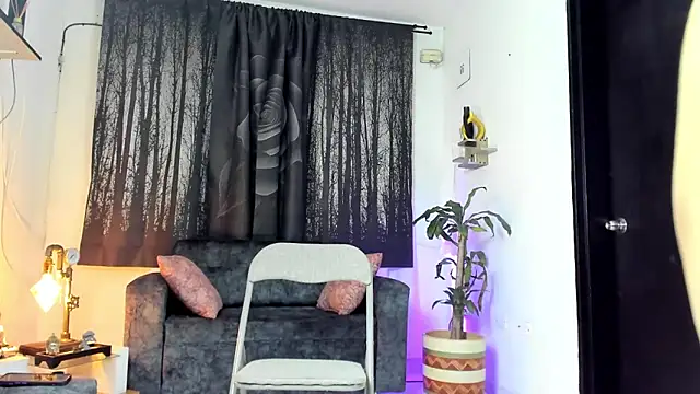 Alaia Love77 online show from November 18, 2025, 10:14 pm