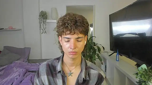 santy-kitty online show from November 11, 2025, 4:01 am