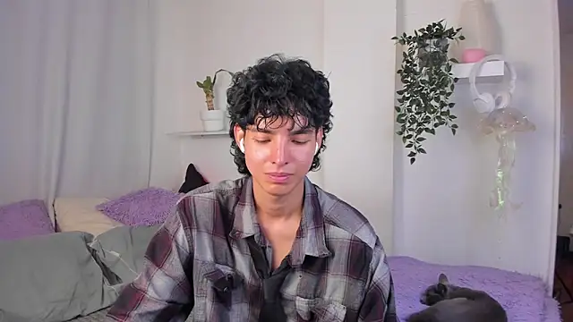 santy-kitty online show from February 3, 2026, 11:43 pm